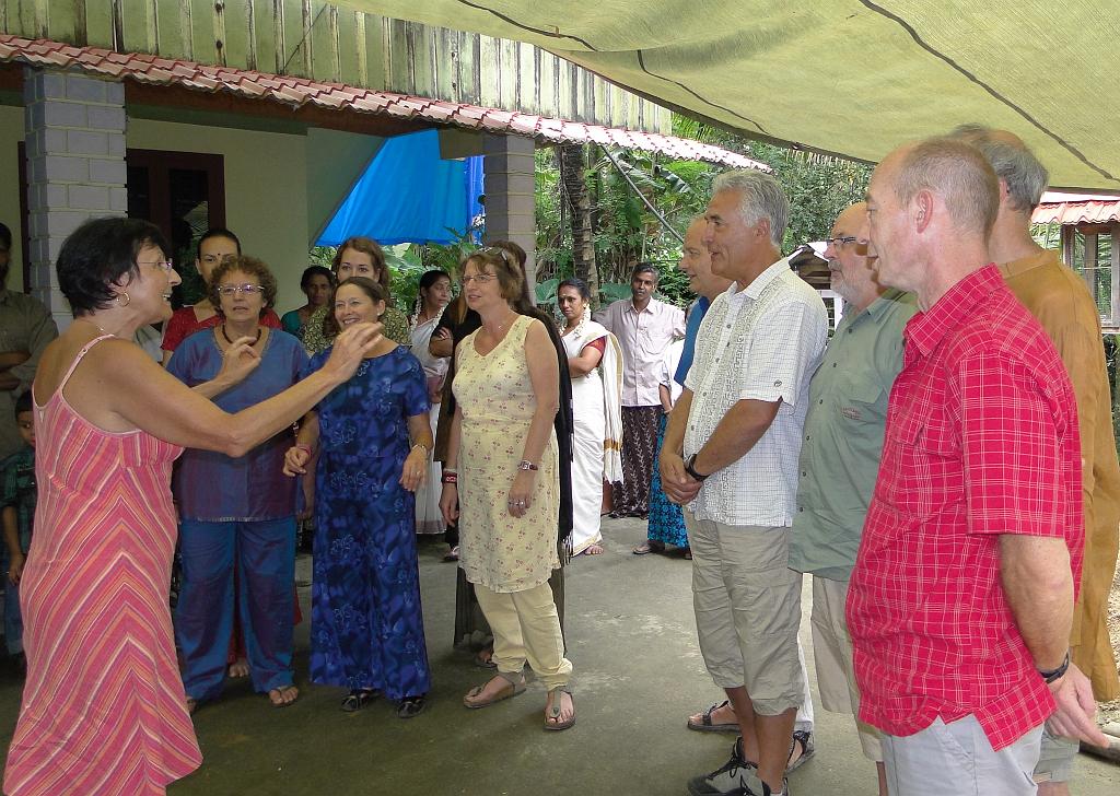 2011-09-09_16-08-13_kalpetta_158.JPG - A nous, Geneviève nous dirige