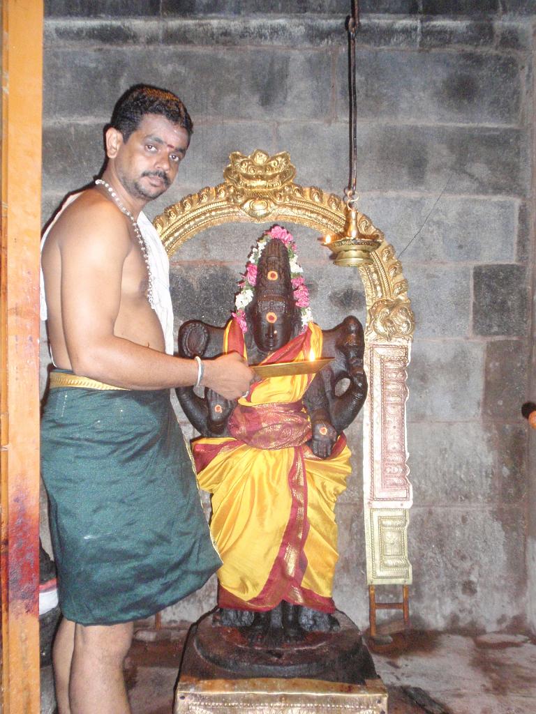 2011-09-21_09-52-26_Dharasuram_019.JPG - divinité