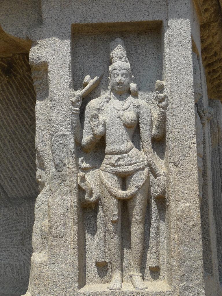 2011-09-25_10-29-46_MAHABALIPURAM_098.JPG - Ardhanarisvara, mi homme - mi femme (Shiva-Parvati)